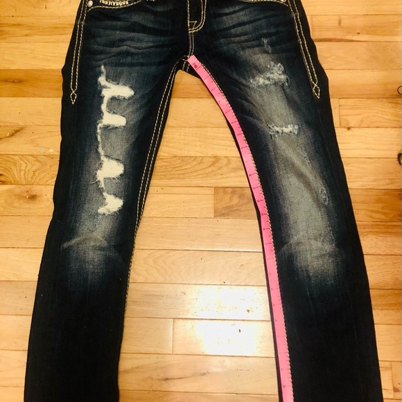 Beautiful Rock Revivals with Factory Destruction and Backing - Picture 2 of 12